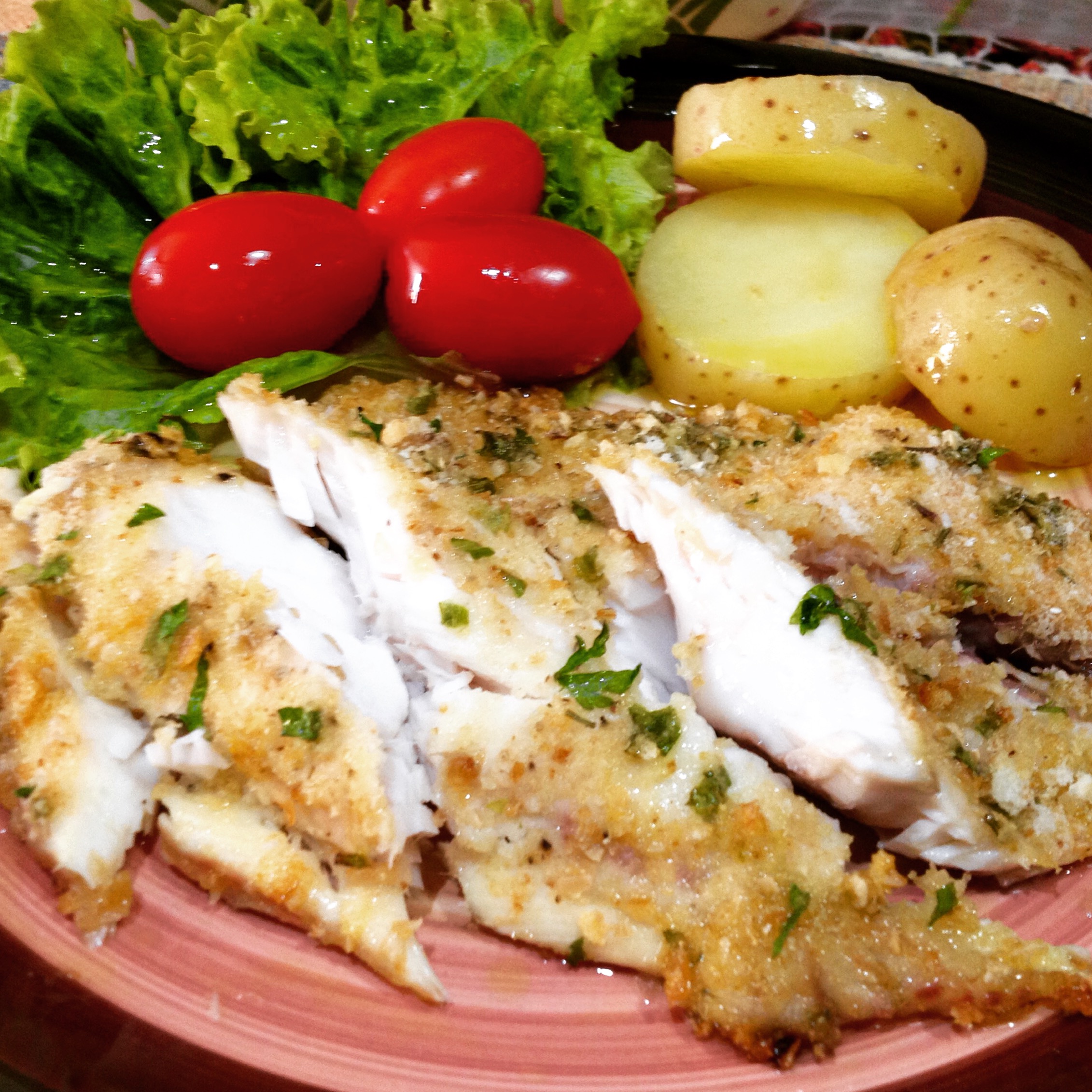 Tilápia Empanada com Pão Integral e Aveia Ciscando na Cozinha por