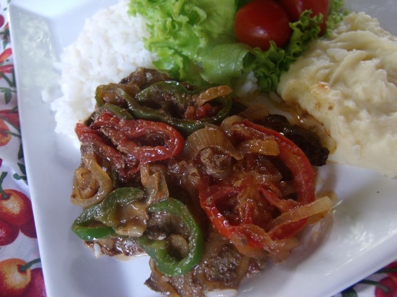 Receita de Fígado Acebolado Além de Perfeitas Combinações Para Variar Na  Cozinha