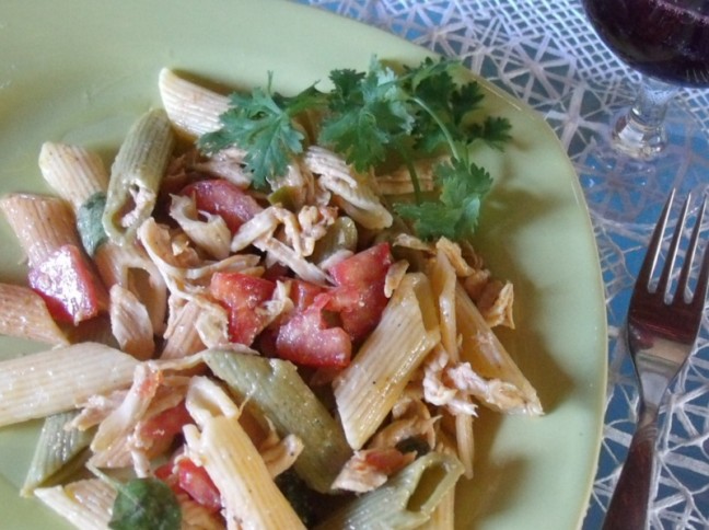 Penne Tricolor Com Salada De Frango