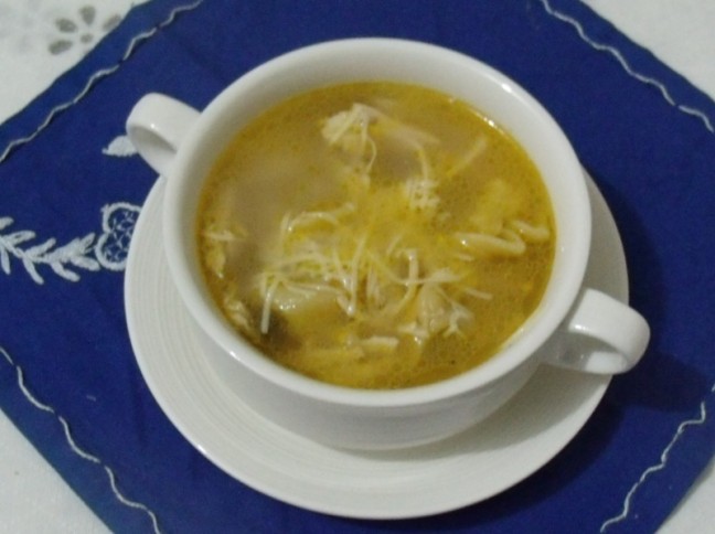 Sopa de Capeletti com Frango e Queijo Montanhs