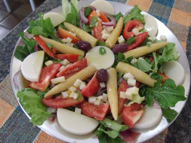 Salada de Pupunha e Minimilho com Molho de Mel e Mostarda