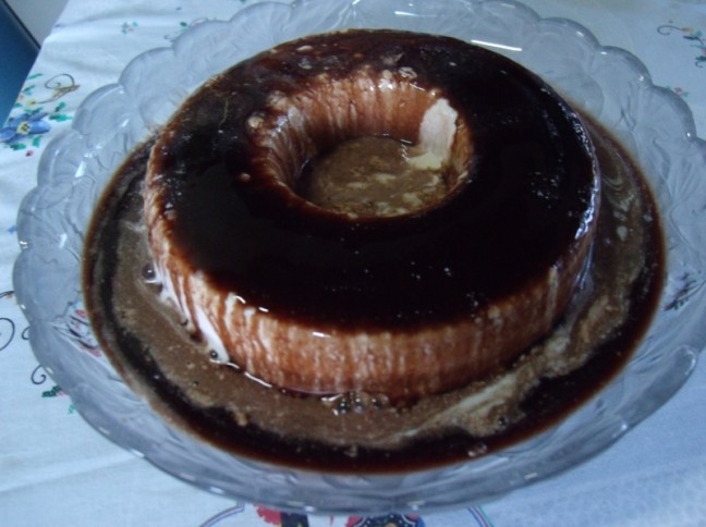 Sorvete de Creme Com Calda de Chocolate 