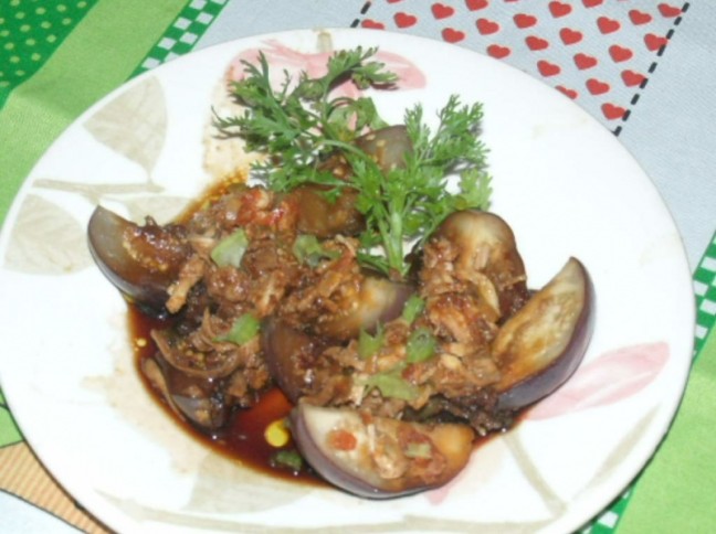 Mini Berinjelas Cozidas no Shoyo com Recheio de Frango