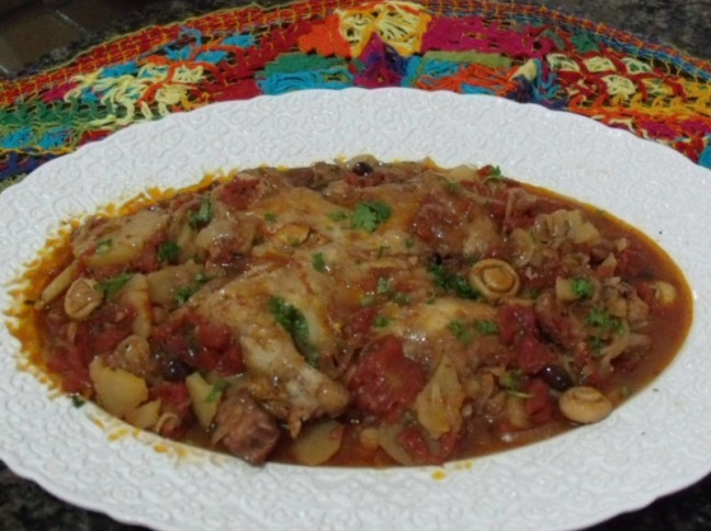 Frango Ensopado ao Molho de Tomate,Vinho Tinto e Especiarias