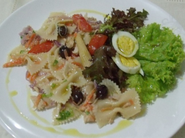 Salada de Salmo ao Azeite com Farfalle