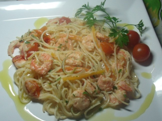 Capellini Com Camares, Abobrinha E Tomates Cereja