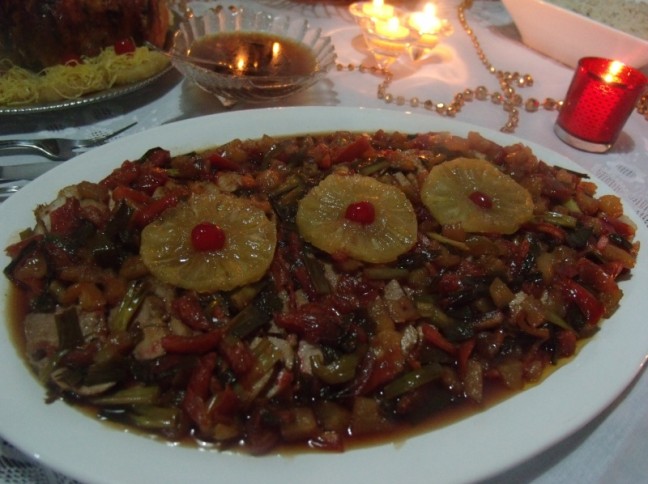 Lombo de Porco com Abacaxi e Cerejas