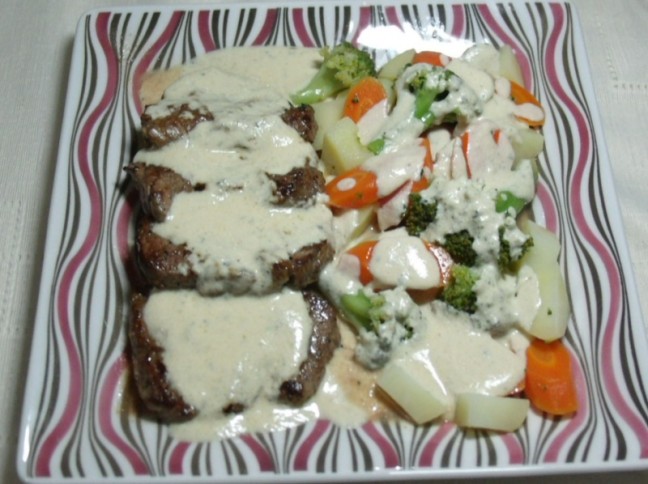 Escalopes de Fil Com Legumes Ao Molho De Gorgonzola