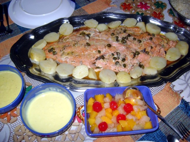 Salmo Com Salada De Frutas Em Calda 