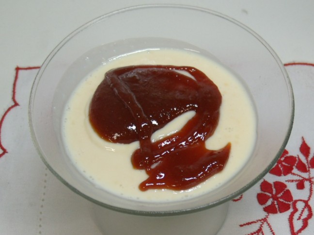 Sorvete de Queijo com Calda de Goiabada