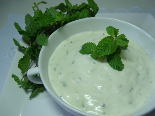 Molho de Iogurte com Limo Siciliano, Pepino e Hortel