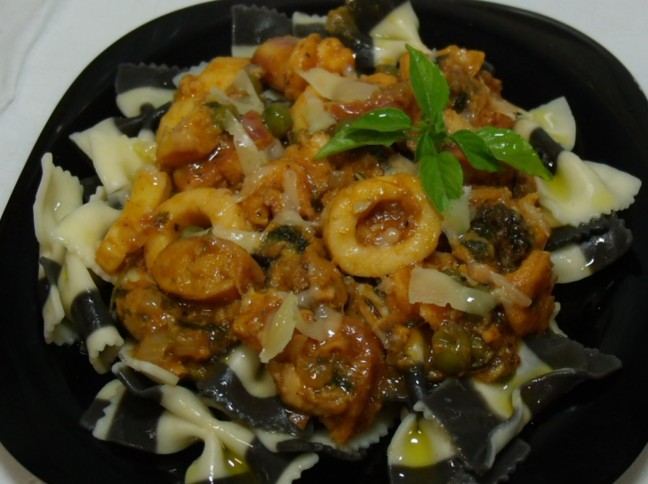 Farfalle Italiano com Tinta de Lula e Frutos do Mar