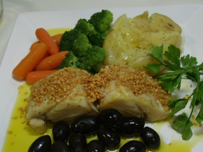 Bacalhau no Azeite com Batatas ao Murro e Legumes