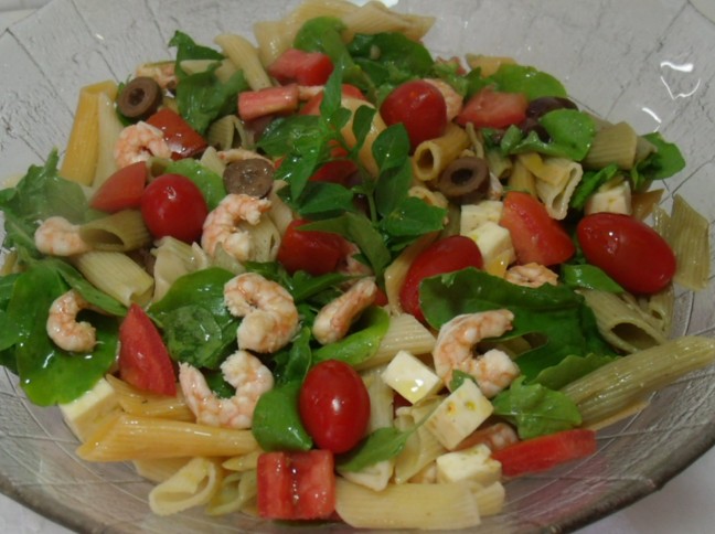 Salada de Rcula com Penne e Camaro