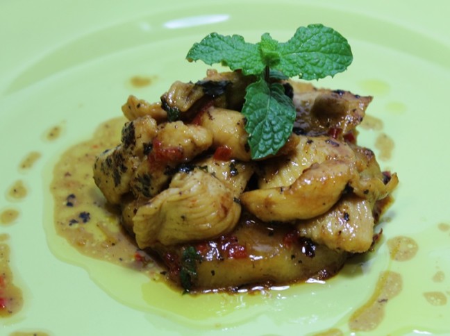 Iscas de Frango com Abacaxi, Mel e Limo Siciliano