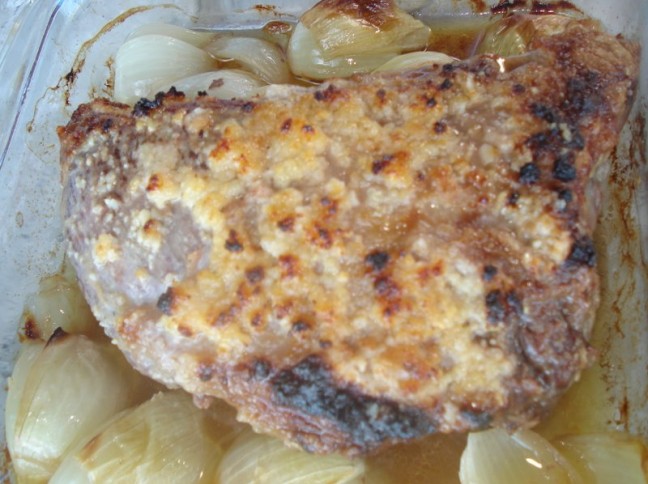Maminha ao Forno com Cebolas Assadas e Alho