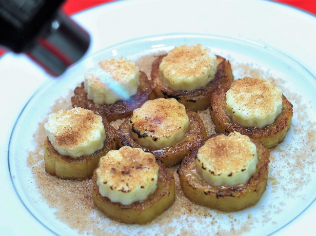Cartola com Bananas em Rodinhas e Florzinhas de Queijo no Maçarico Culinário